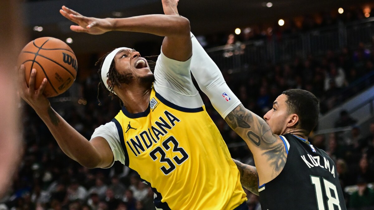 Bucks’ Damian Lillard exits vs. Pacers with lower leg injury